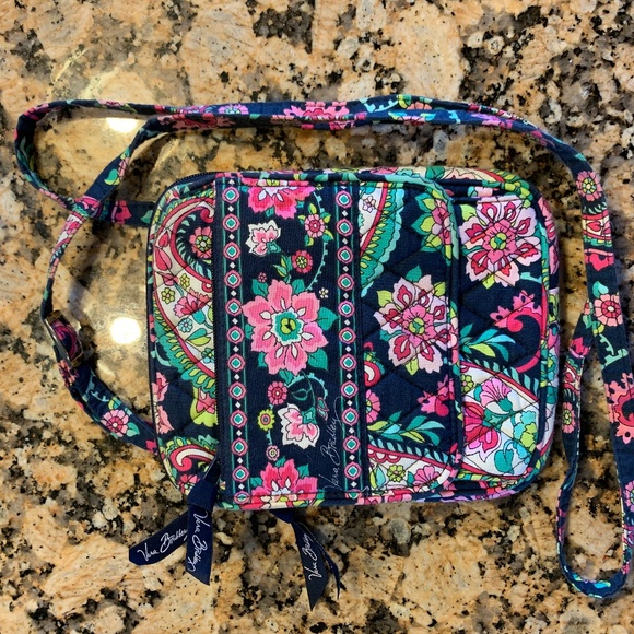 Vera Bradley Handbags - Vera Bradley Hipster CrossBody